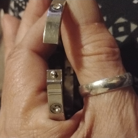 Elegant Silver Bracelet with Crystal Accents - Picture 3 of 3